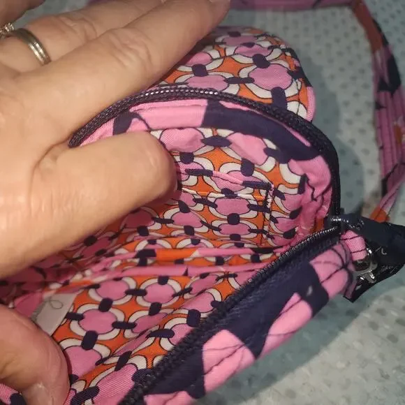 VERA BRADLEY EUC LITTLE HIP CROSSBODY BAG - Picture 4 of 6
